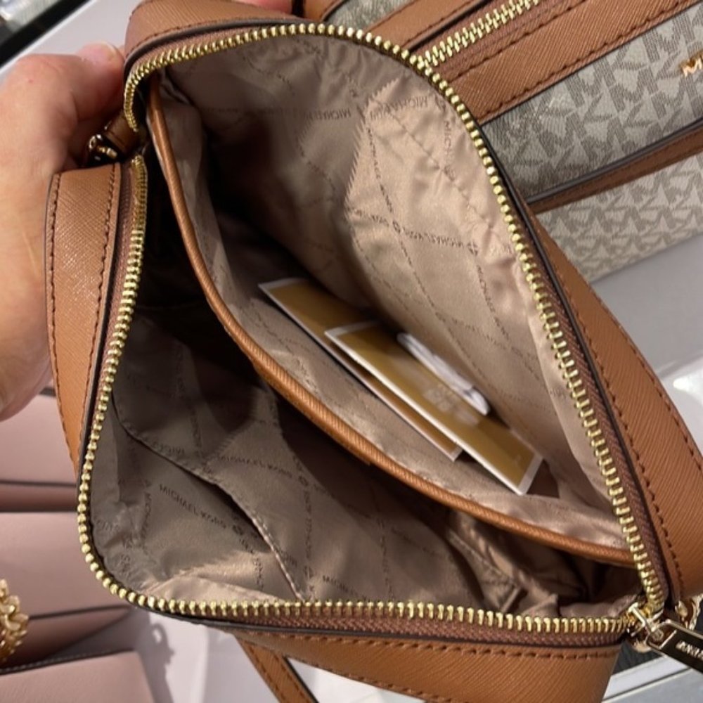 Michael Kors Jet Set Item Large East West Zip Crossbody Vanilla - Picture 6 of 16